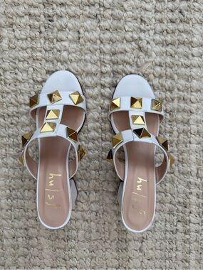 Tuckernuck White Leather Heels with Gold Pyramid Studs